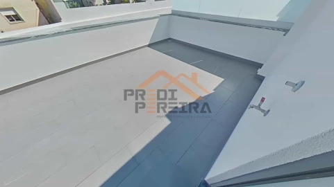 Moradia T4 para Venda em Ramada e Caneças