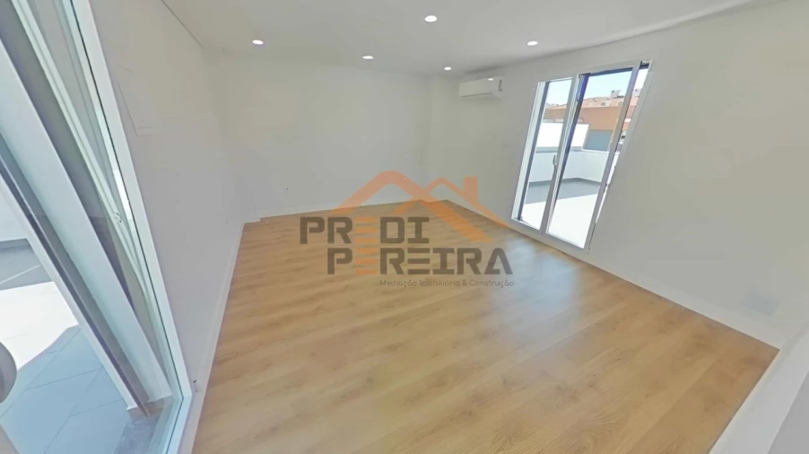Moradia T4 para Venda em Ramada e Caneças Foto 34