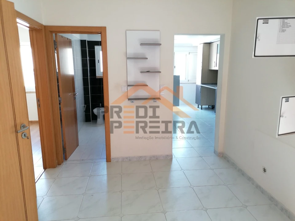 Apartamento T2 para Arrendamento em Pontinha e Famões Foto 4