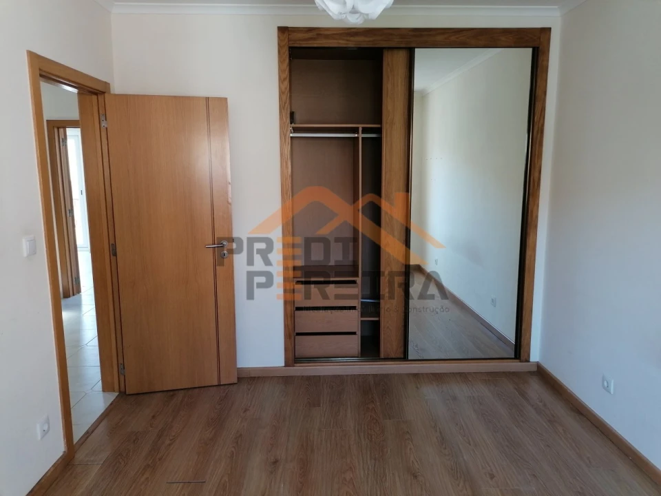 Apartamento T2 para Arrendamento em Pontinha e Famões Foto 7