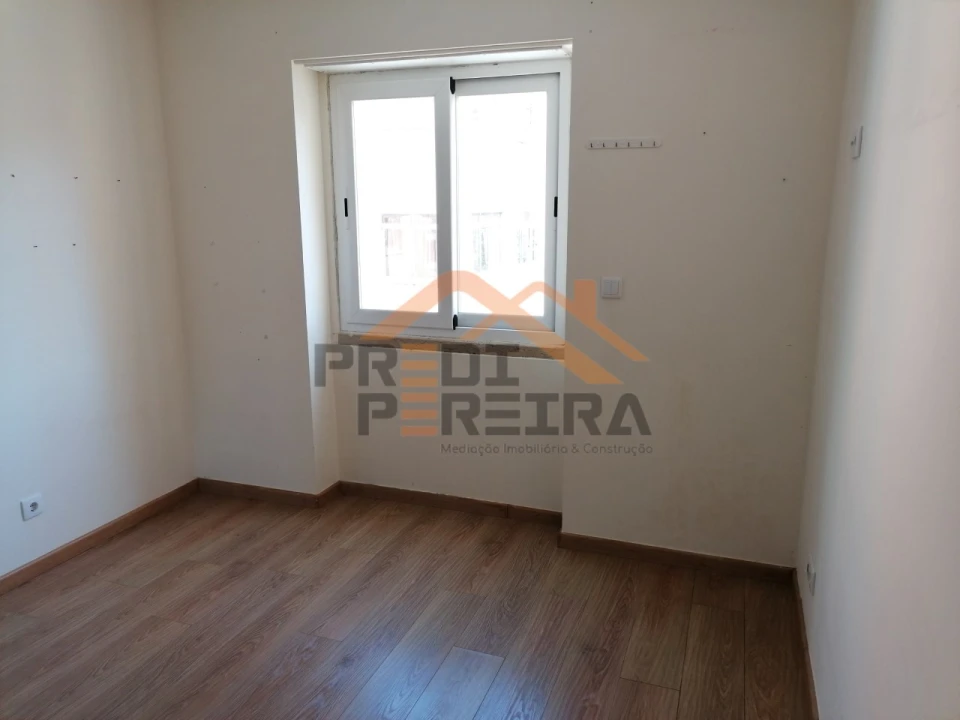 Apartamento T2 para Arrendamento em Pontinha e Famões Foto 8
