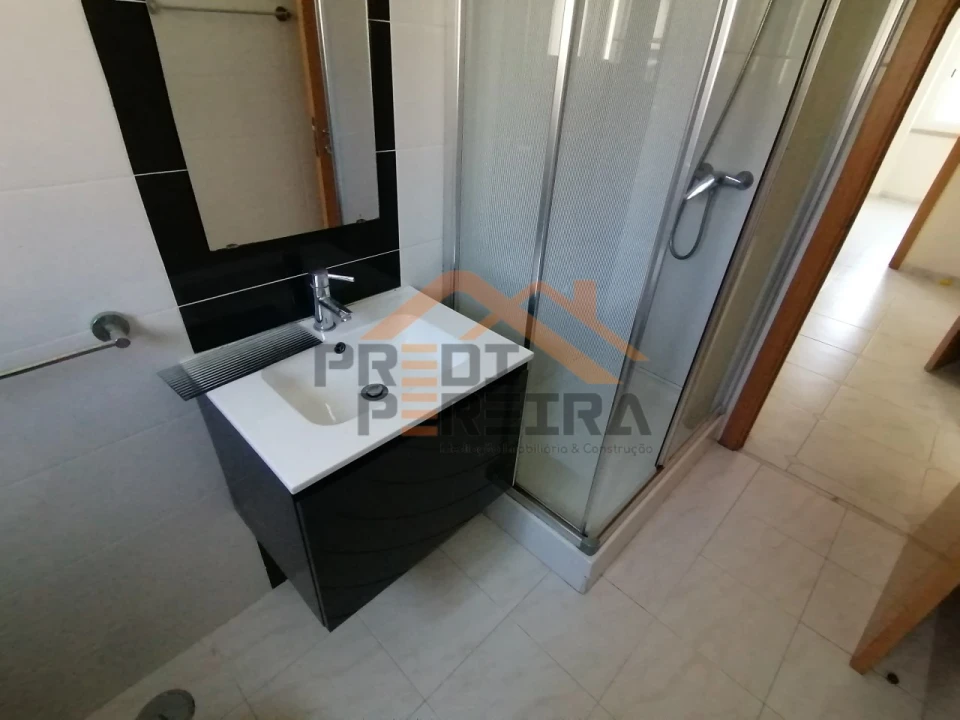 Apartamento T2 para Arrendamento em Pontinha e Famões Foto 15