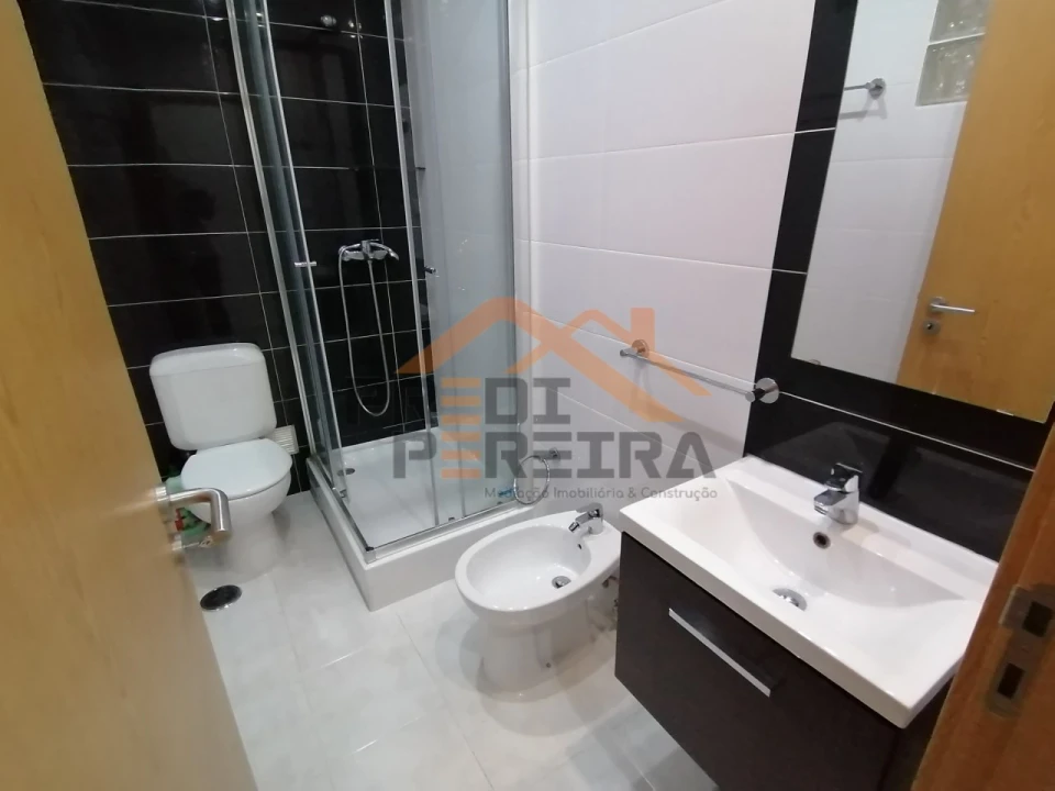 Apartamento T2 para Arrendamento em Pontinha e Famões Foto 19