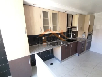 Apartamento T2 para Arrendamento em Pontinha e Famões