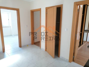 Apartamento T2 para Arrendamento em Pontinha e Famões