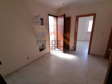 Apartamento T2 para Arrendamento em Pontinha e Famões