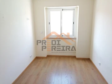 Apartamento T2 para Arrendamento em Pontinha e Famões