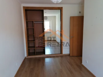 Apartamento T2 para Arrendamento em Pontinha e Famões
