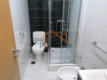 Apartamento T2 para Arrendamento em Pontinha e Famões
