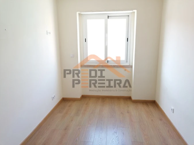 Apartamento T2 para Arrendamento em Pontinha e Famões Foto 6