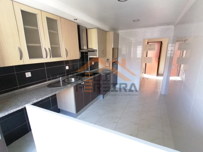 Apartamento T2 para Arrendamento em Pontinha e Famões Foto 12