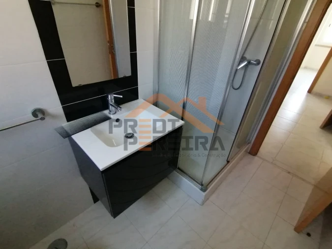 Apartamento T2 para Arrendamento em Pontinha e Famões Foto 15