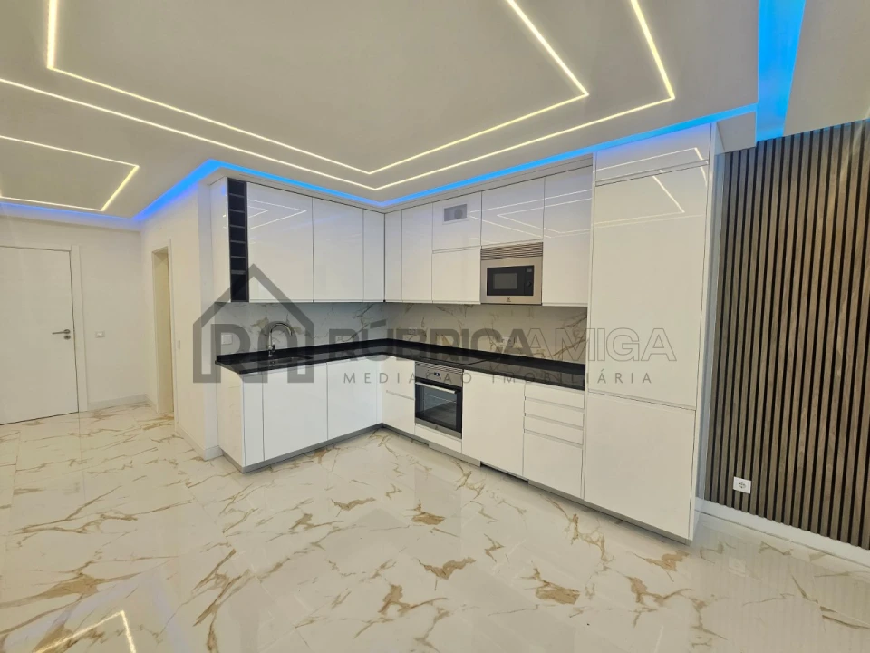 Apartamento T2 para Venda em Quarteira Foto 7