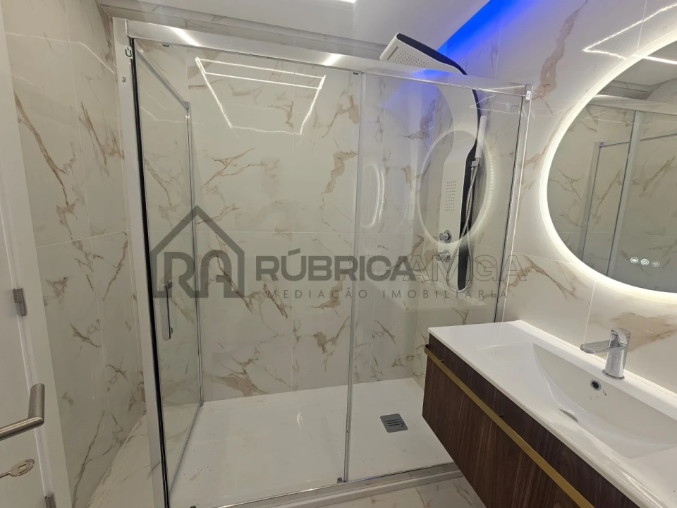 Apartamento T2 para Venda em Quarteira Foto 9