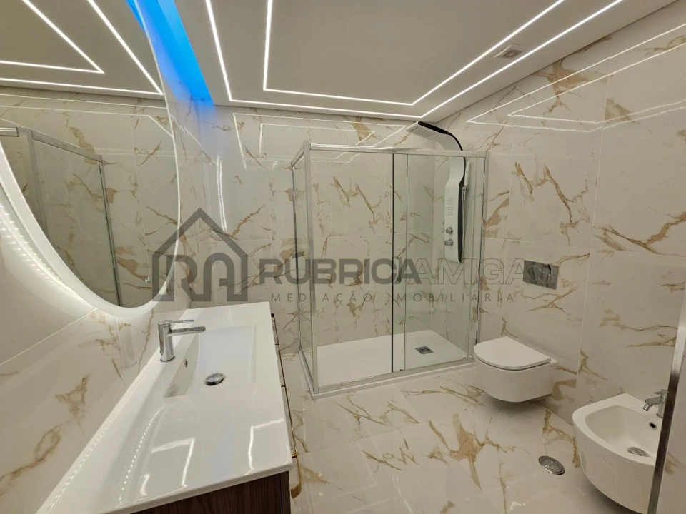 Apartamento T2 para Venda em Quarteira Foto 14