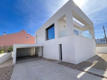 Moradia T4 para Venda em Charneca de Caparica e Sobreda