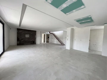Moradia T4 para Venda em Charneca de Caparica e Sobreda