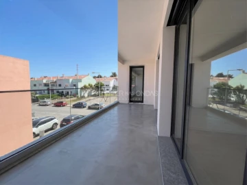 Moradia T4 para Venda em Charneca de Caparica e Sobreda