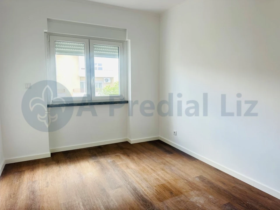 Apartamento T2 para Venda em Venteira Foto 4