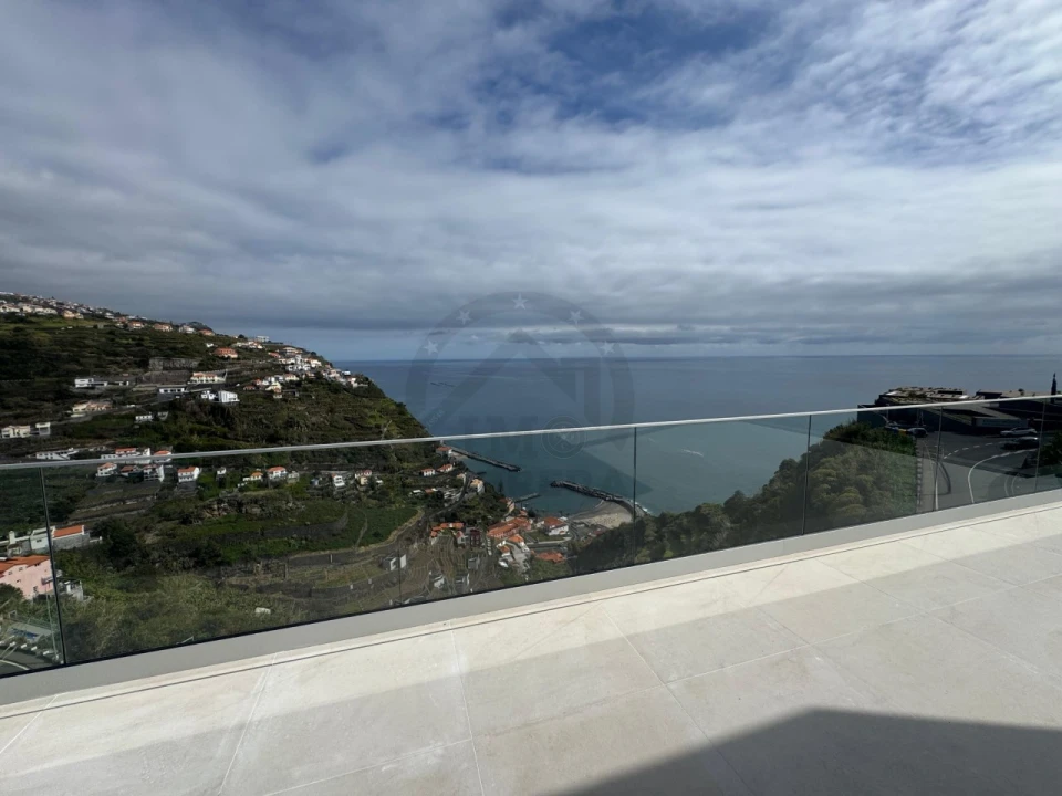 Moradia T4 para Venda em Calheta Foto 1