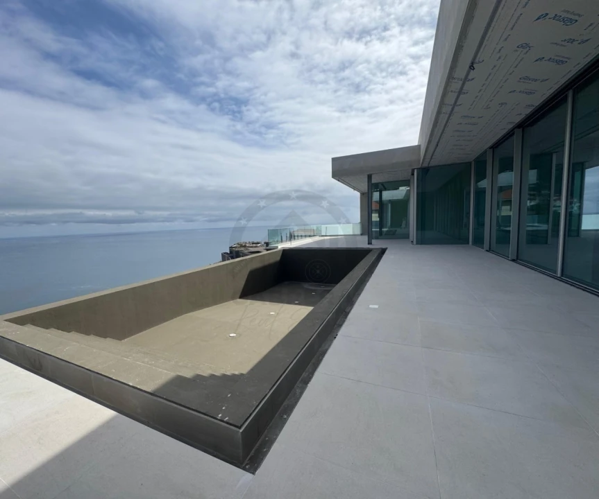 Moradia T4 para Venda em Calheta Foto 8