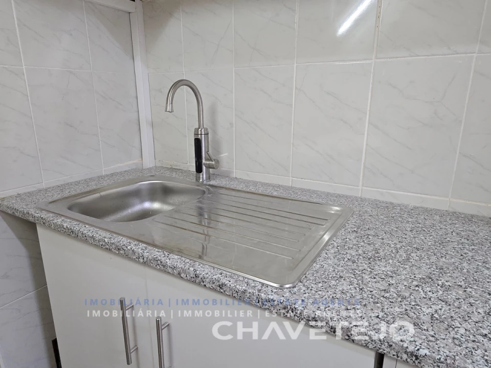 Prédio para Venda em São João Baptista e Santa Maria dos Olivais Foto 10