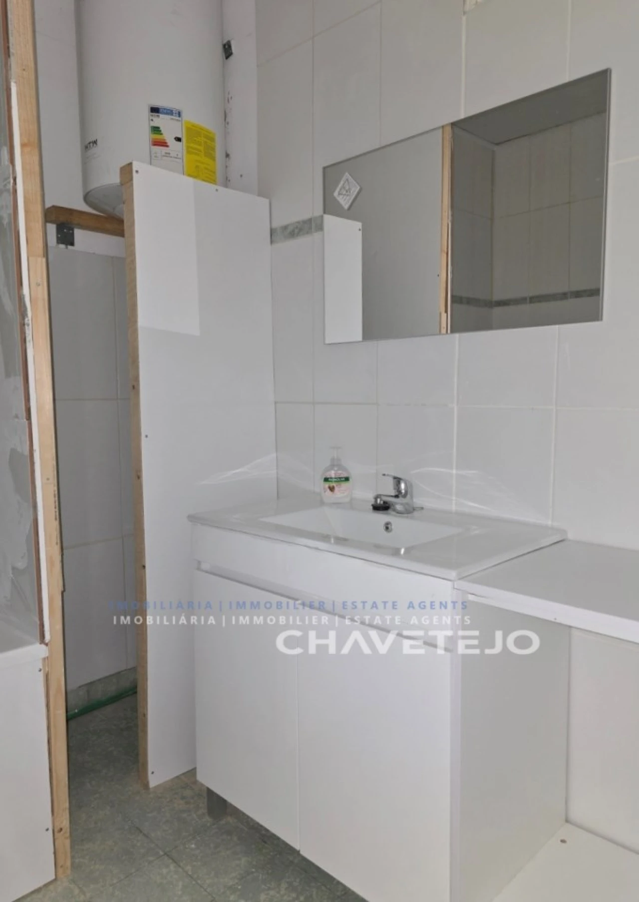 Prédio para Venda em São João Baptista e Santa Maria dos Olivais Foto 17