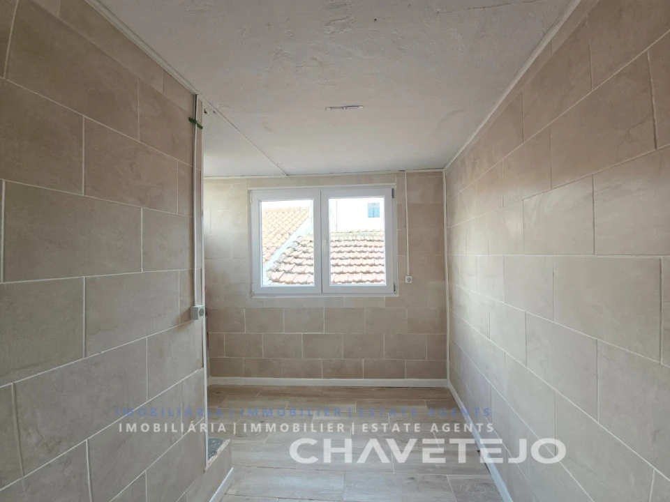 Prédio para Venda em São João Baptista e Santa Maria dos Olivais Foto 25