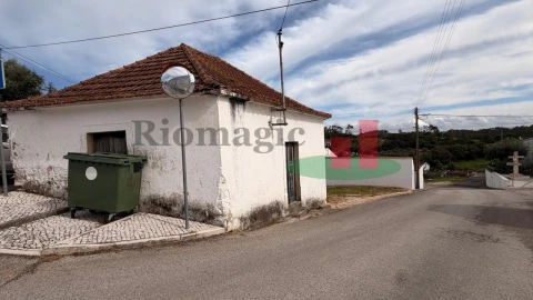Moradia T2 para Venda em São Sebastião