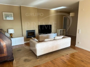 Apartamento T3 para Arrendamento em Aldoar, Foz do Douro e Nevogilde