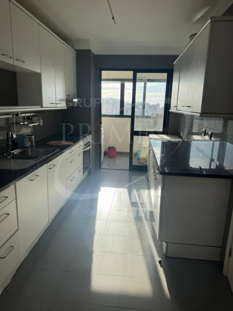Apartamento T3 para Arrendamento em Aldoar, Foz do Douro e Nevogilde