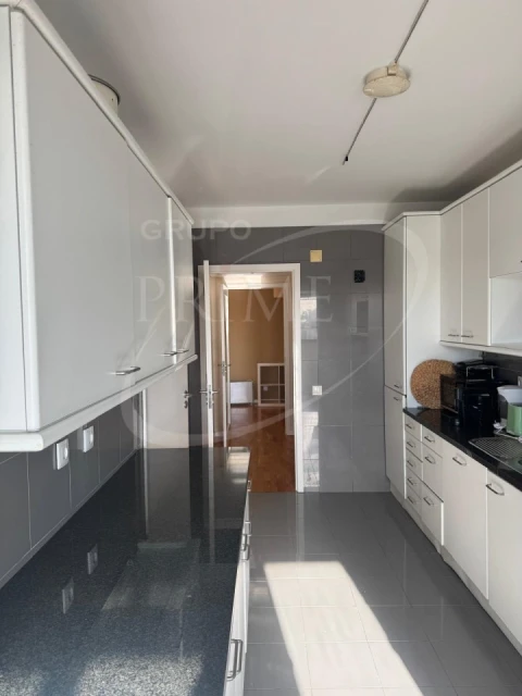 Apartamento T3 para Arrendamento em Aldoar, Foz do Douro e Nevogilde