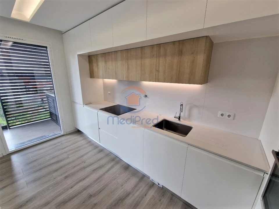 Apartamento T3 para Venda em Santo António dos Cavaleiros e Frielas Foto 1