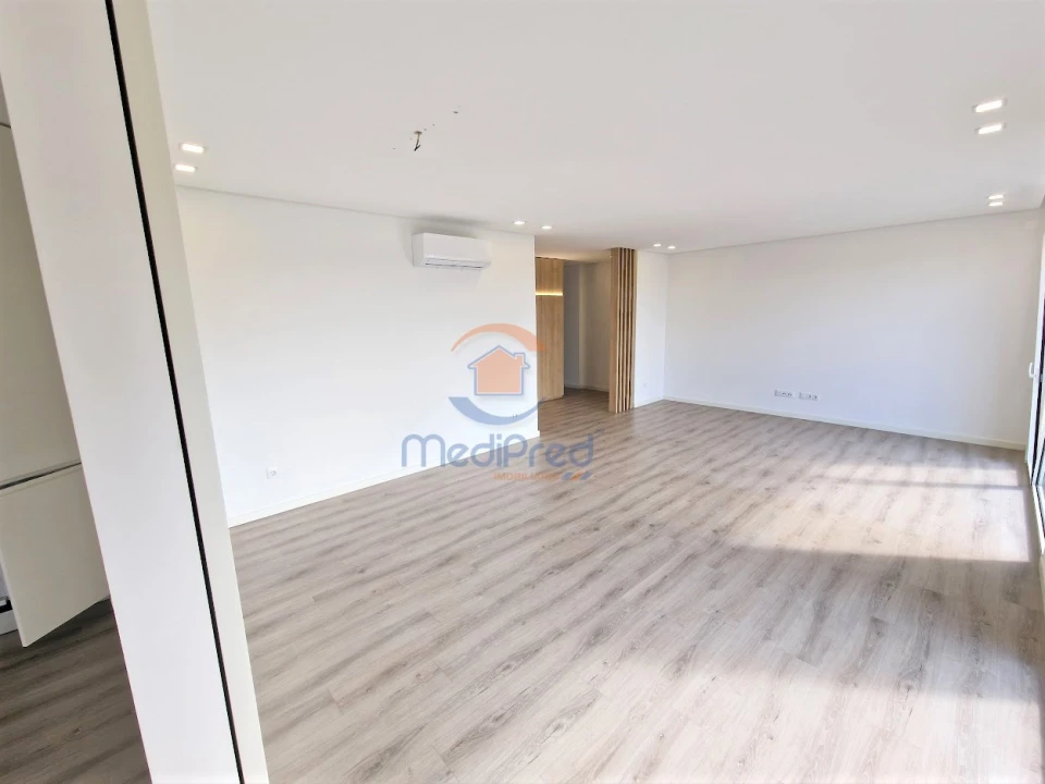Apartamento T3 para Venda em Santo António dos Cavaleiros e Frielas Foto 6