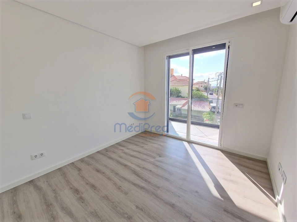 Apartamento T3 para Venda em Santo António dos Cavaleiros e Frielas Foto 14