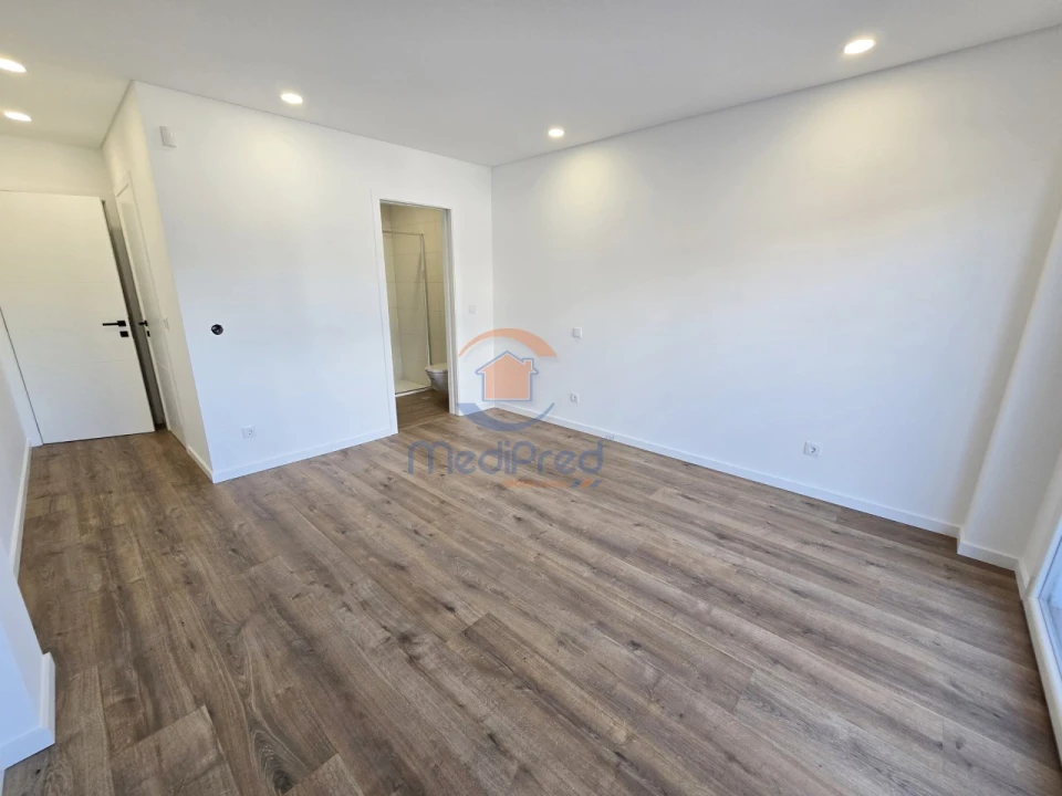 Moradia T5 para Venda em Santa Iria de Azoia, São João da Talha e Bobadela Foto 18