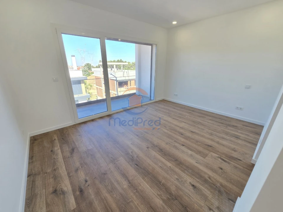 Moradia T5 para Venda em Santa Iria de Azoia, São João da Talha e Bobadela Foto 25
