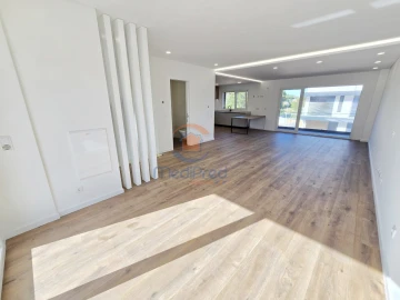 Moradia T5 para Venda em Santa Iria de Azoia, São João da Talha e Bobadela