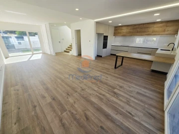 Moradia T5 para Venda em Santa Iria de Azoia, São João da Talha e Bobadela
