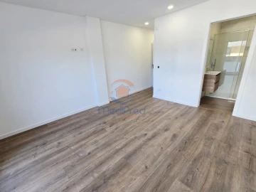 Moradia T5 para Venda em Santa Iria de Azoia, São João da Talha e Bobadela