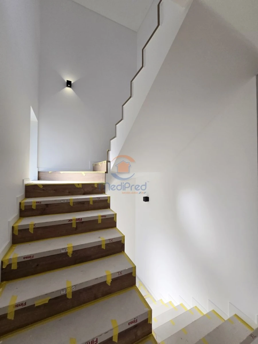 Moradia T5 para Venda em Santa Iria de Azoia, São João da Talha e Bobadela Foto 40