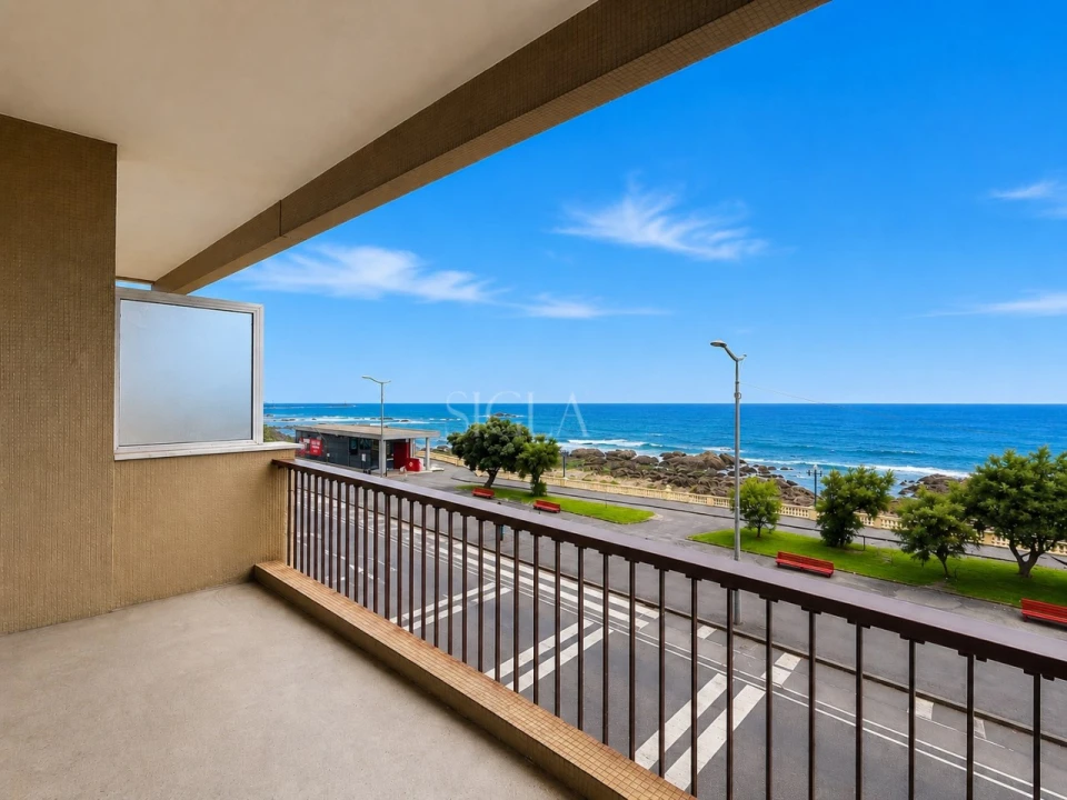 Apartamento T3 para Venda em Aldoar, Foz do Douro e Nevogilde Foto 1