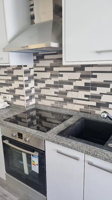 Apartamento T2 para Arrendamento em Sacavém e Prior Velho