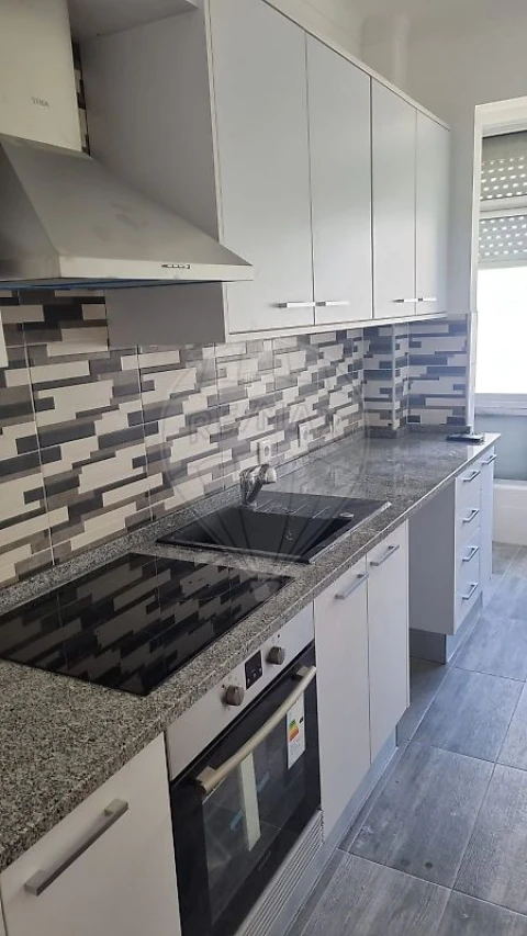 Apartamento T2 para Arrendamento em Sacavém e Prior Velho
