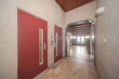Apartamento T3 para Venda em Massamá e Monte Abraão