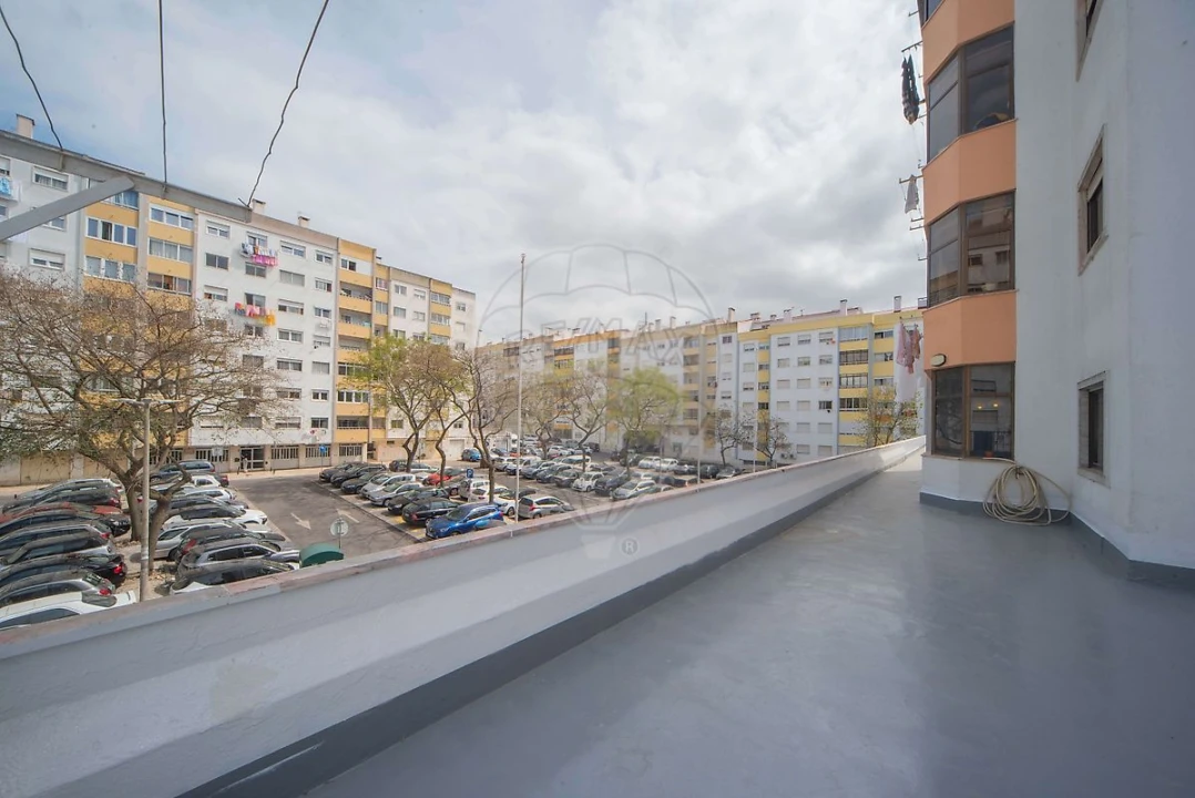 Apartamento T3 para Venda em Massamá e Monte Abraão Foto 34