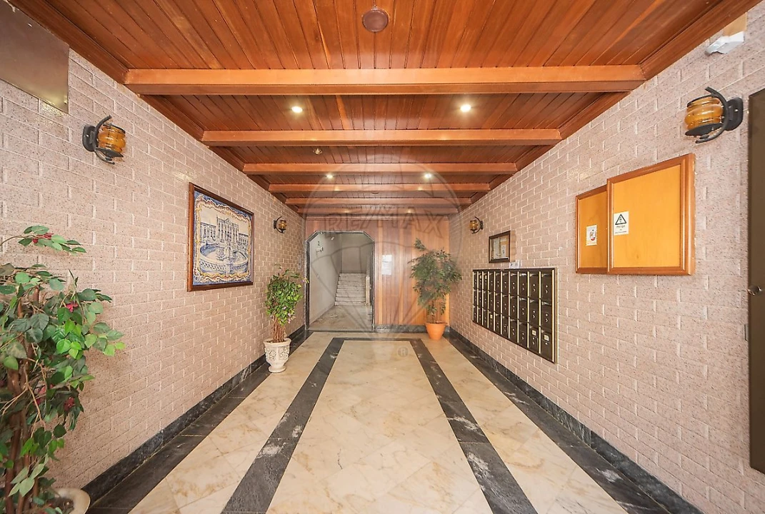 Apartamento T3 para Venda em Massamá e Monte Abraão Foto 1