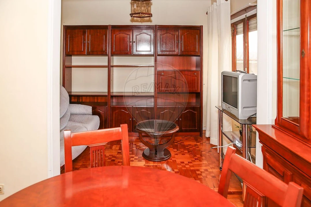 Apartamento T2 para Venda em Sacavém e Prior Velho Foto 8