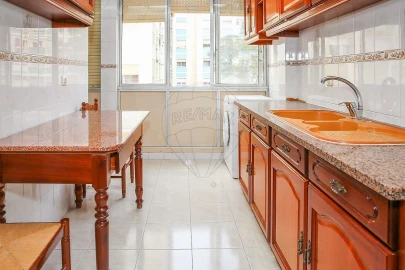 Apartamento T2 para Venda em Sacavém e Prior Velho