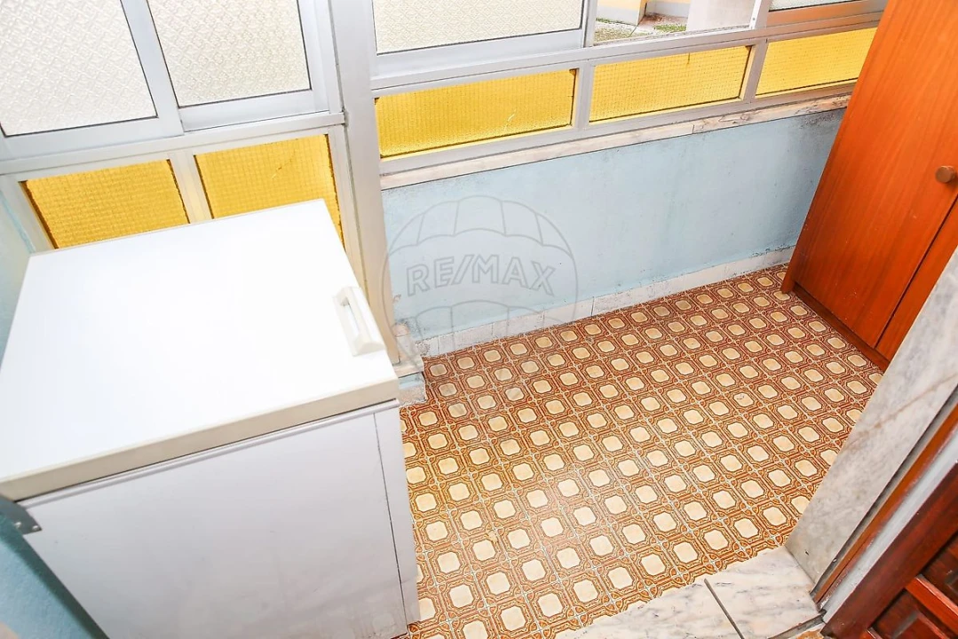 Apartamento T2 para Venda em Sacavém e Prior Velho Foto 4